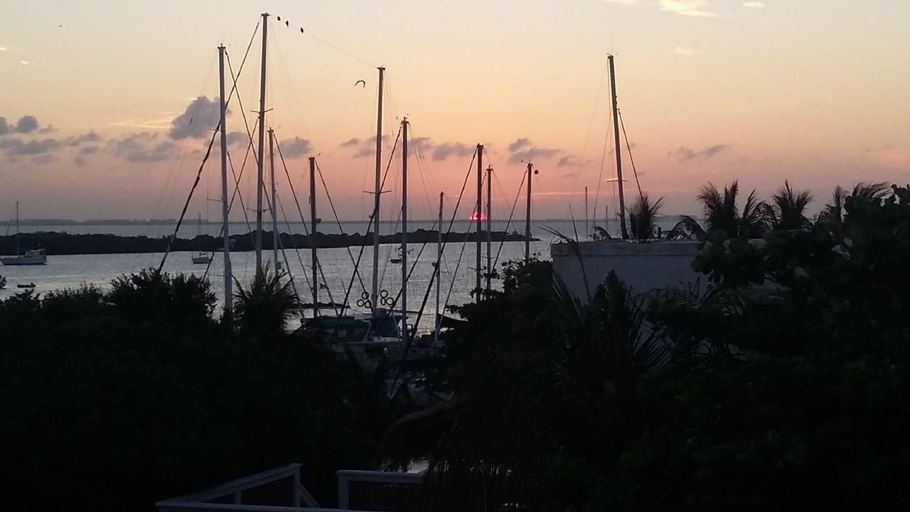 Marina Paraiso Isla Mujeres Hotel Exterior photo