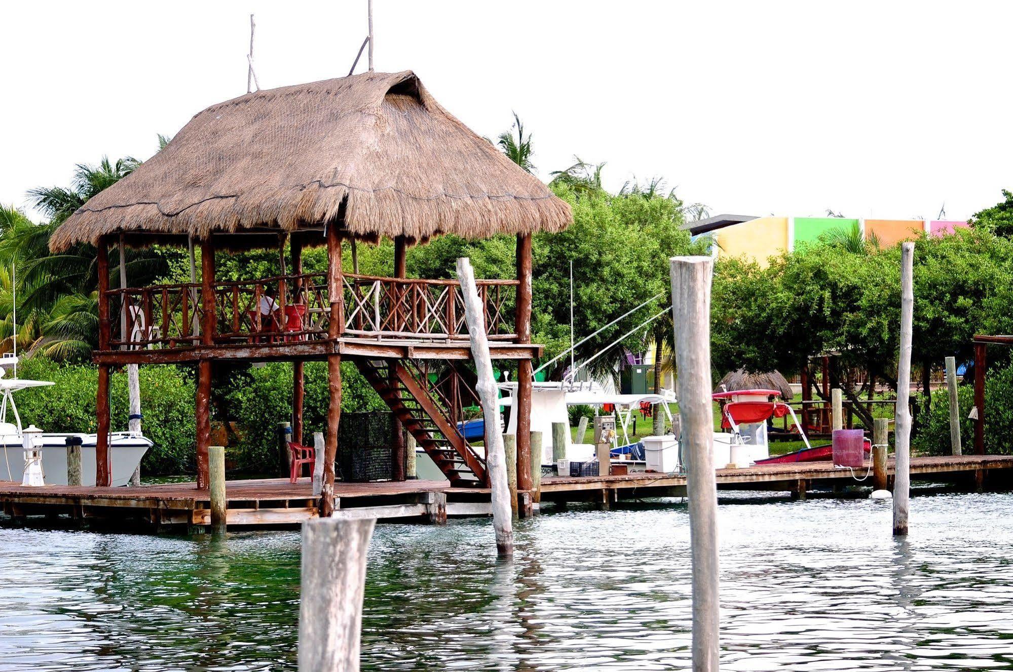 Marina Paraiso Isla Mujeres Hotel Exterior photo