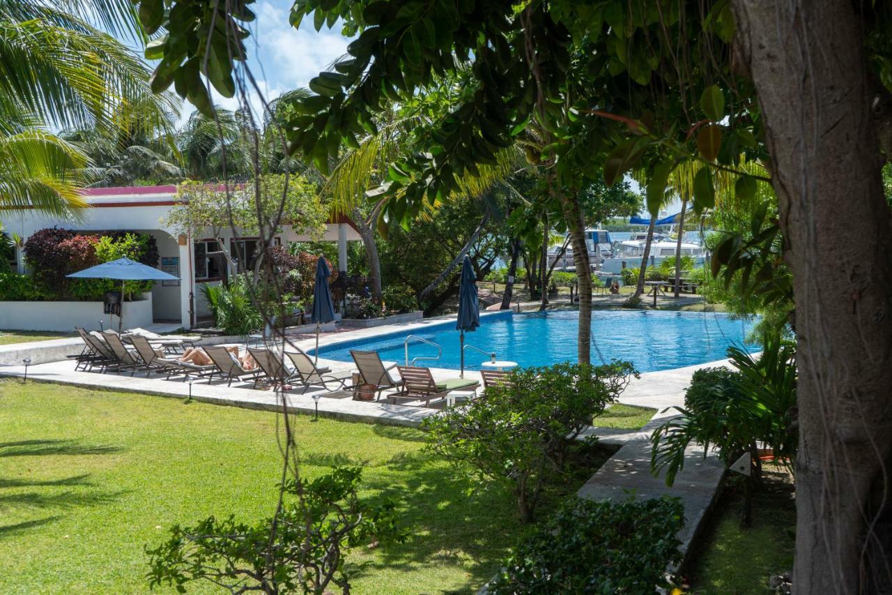 Marina Paraiso Isla Mujeres Hotel Exterior photo
