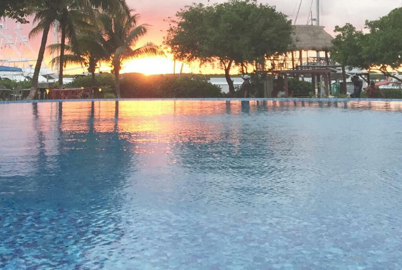 Marina Paraiso Isla Mujeres Hotel Exterior photo